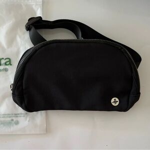 New Halara Logo Casual Waist Bag- in Black